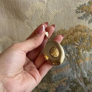 Vintage Gold Tone Oval Locket Pendant